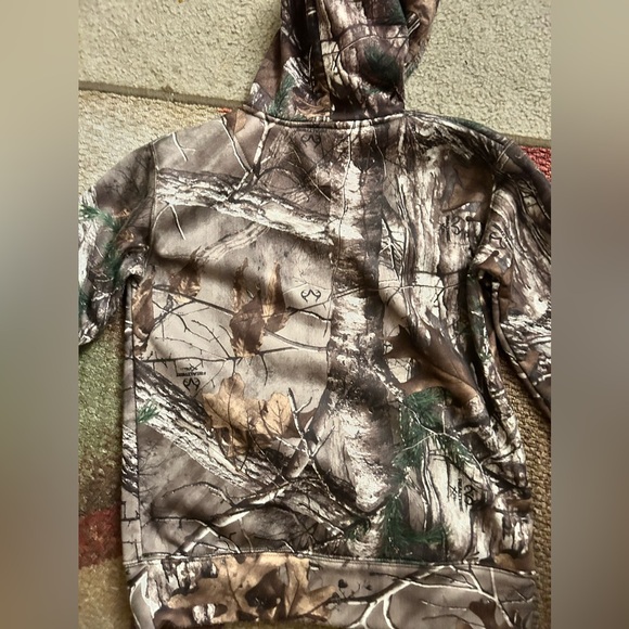 Small Realtree camo sweatshirt - Picture 9 of 9